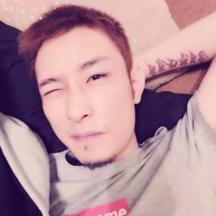 难得拥抱的第一张照片--邢台相亲服务中心