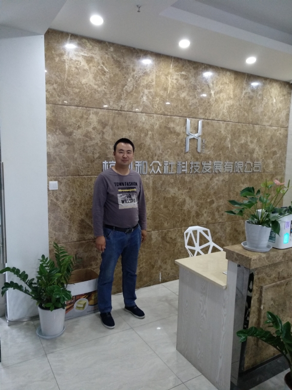 雨中的伞的第一张照片--邢台相亲服务中心