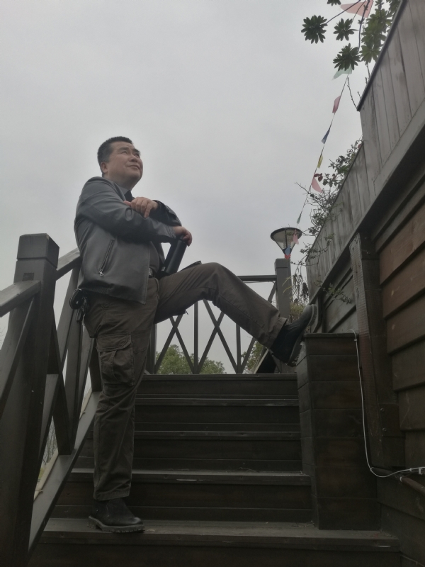 孤单背影的第一张照片--邢台相亲服务中心