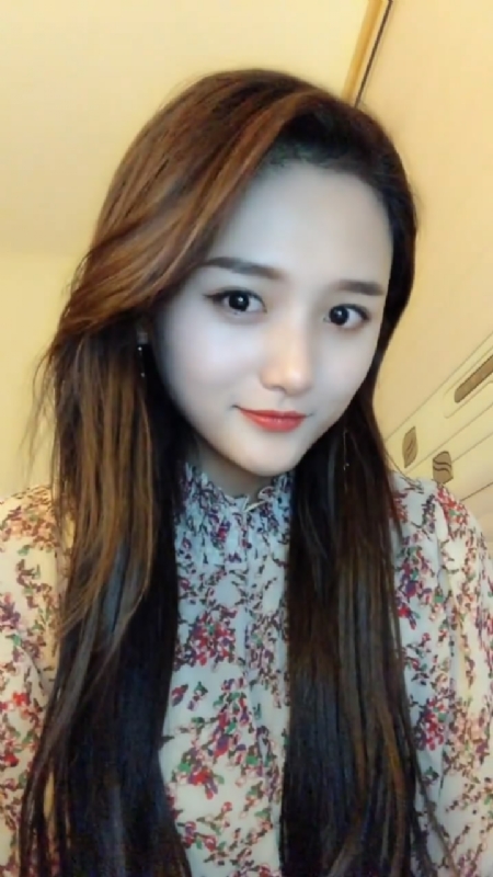 淡然一笑的第一张照片--邢台相亲服务中心