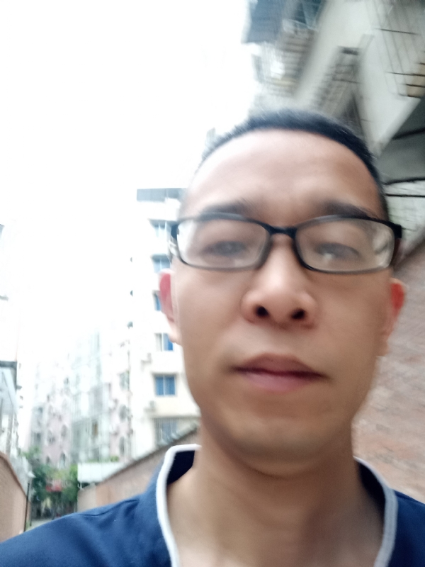 眼镜的第一张照片--邢台相亲服务中心