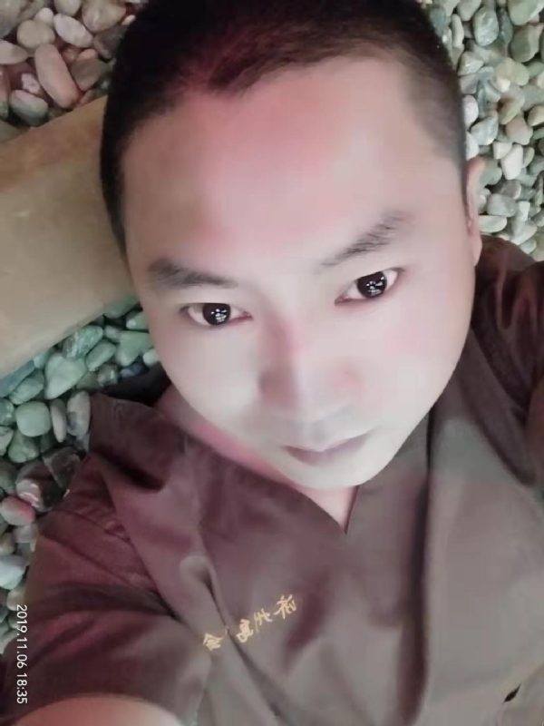 红枫叶的第一张照片--邢台相亲服务中心