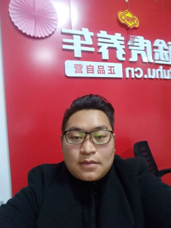 向上倾斜45度的第一张照片--邢台相亲服务中心