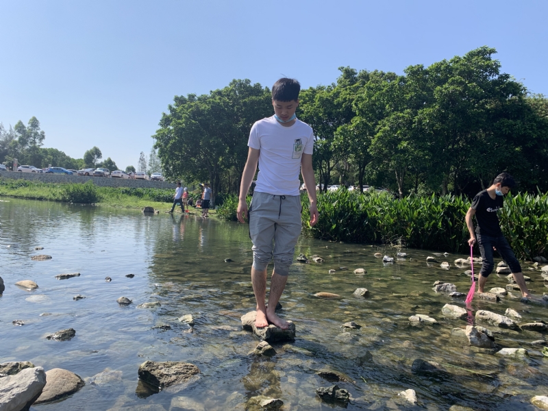 放假吃鸡的第一张照片--邢台相亲服务中心