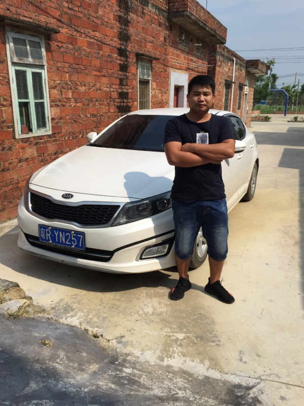 独坐街头的第三张照片--邢台相亲服务中心