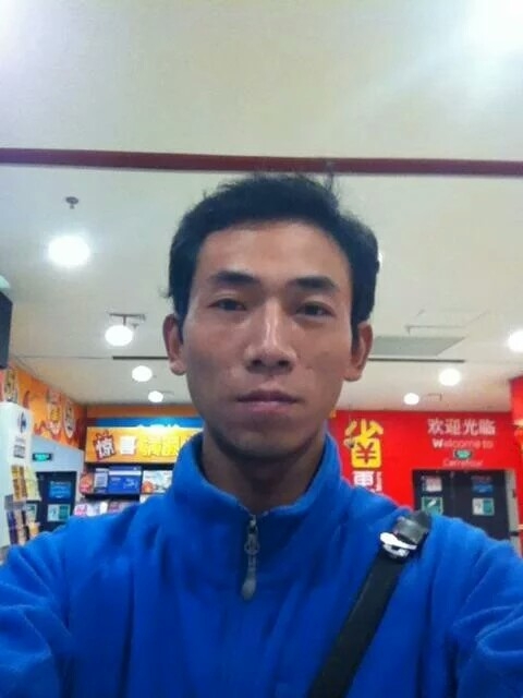 青草地溪水边的第一张照片--邢台相亲服务中心