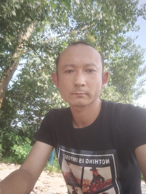 80大叔的第一张照片--邢台相亲服务中心