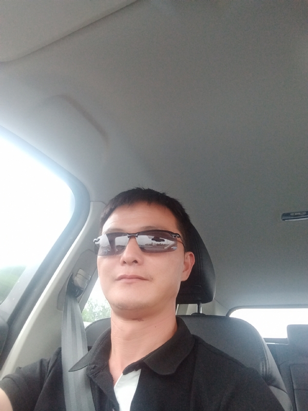 孤独的男人的第二张照片--邢台相亲服务中心