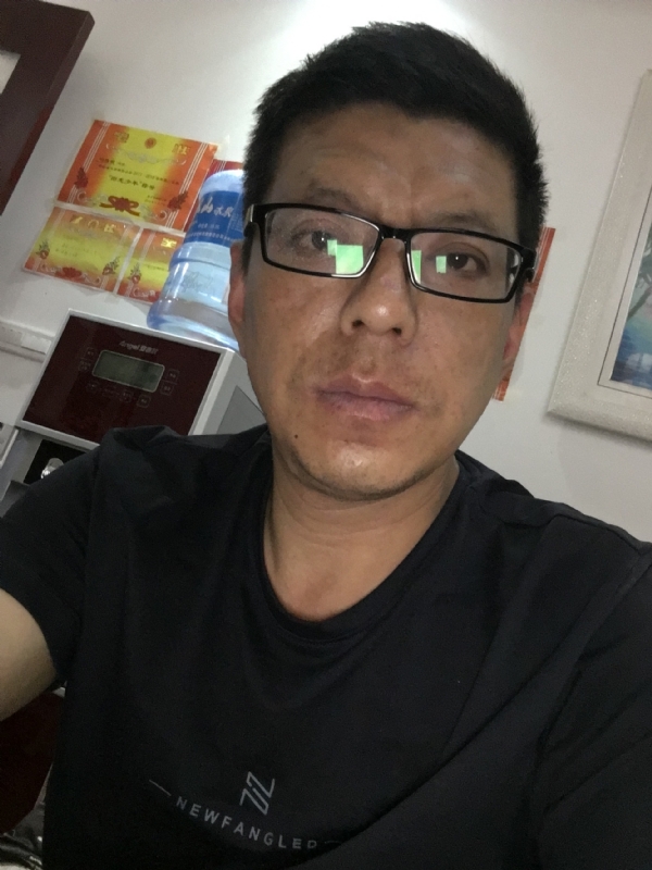 牵手的第三张照片--邢台相亲服务中心