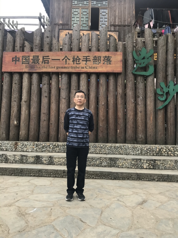 屯里的富豪的第一张照片--邢台相亲服务中心