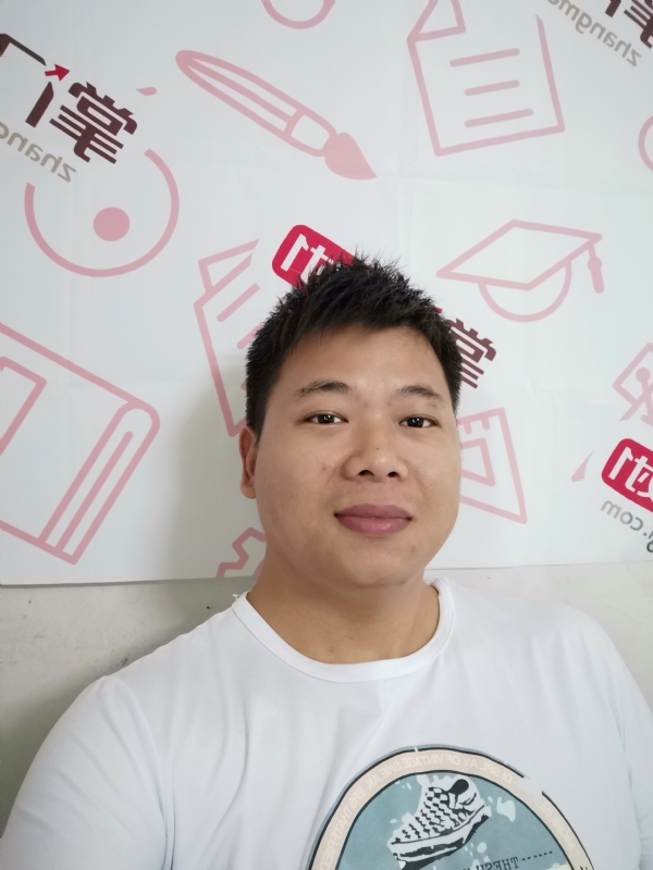 轻静地行走着的第一张照片--邢台相亲服务中心