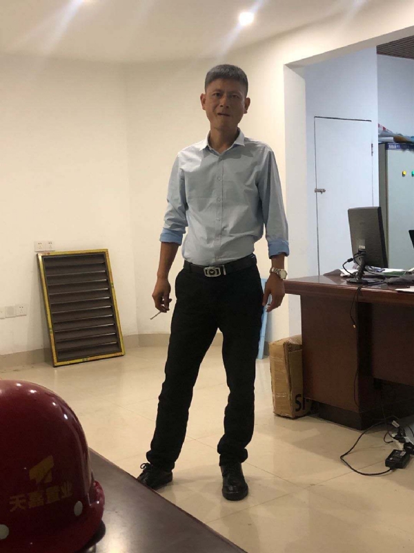 郁闷之中的第一张照片--邢台相亲服务中心