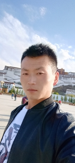 阳光下的小草的第二张照片--邢台相亲服务中心