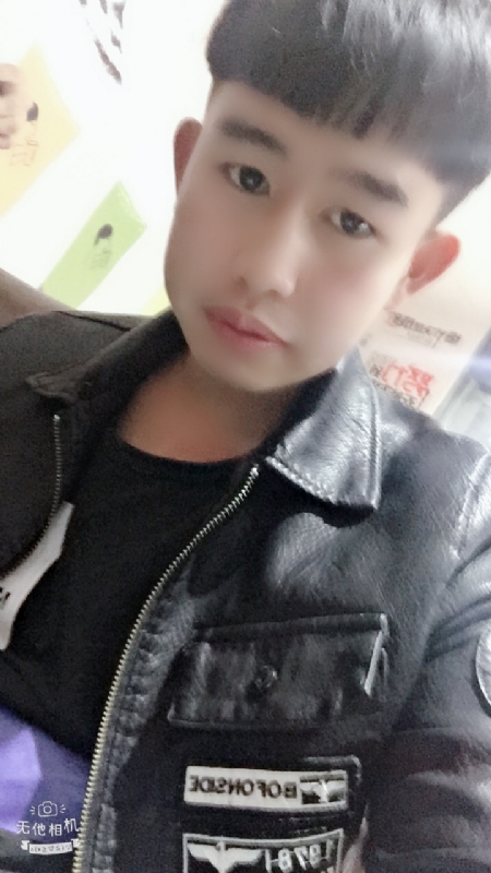 军绿色的第一张照片--邢台相亲服务中心