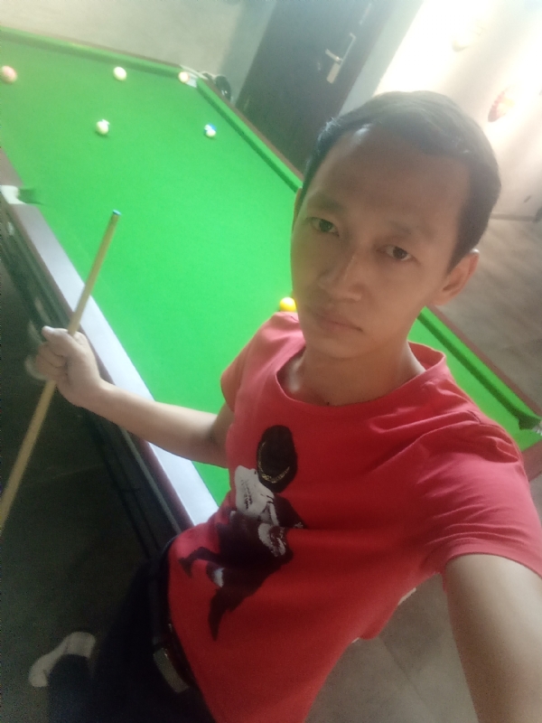 耳机分你一半的第一张照片--邢台相亲服务中心