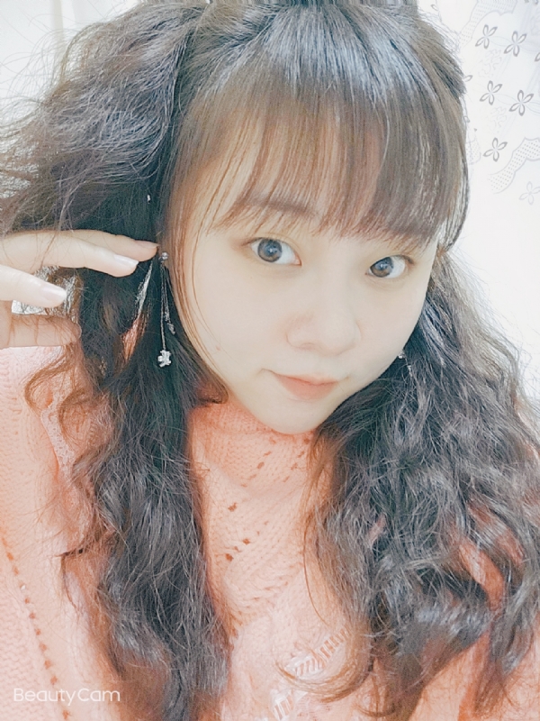 艾薇儿的第一张照片--邢台相亲服务中心