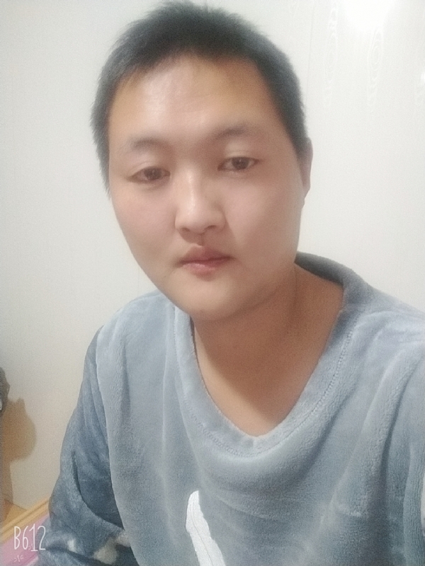 烟圈里透着伤的第二张照片--邢台相亲服务中心