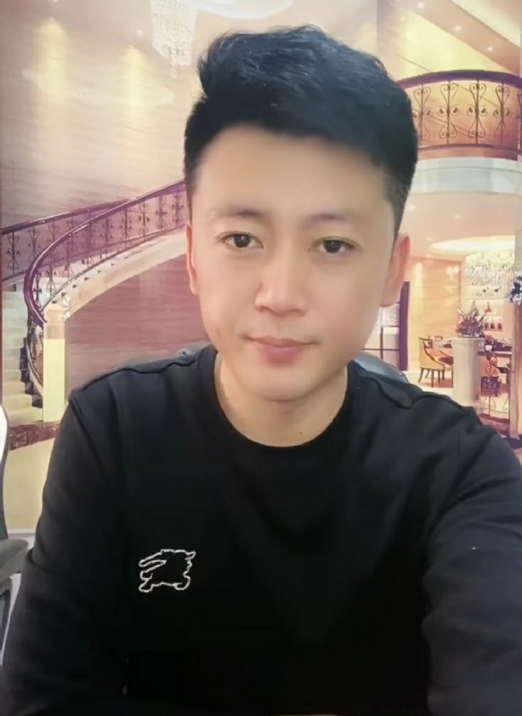 屋顶拾荒人的第三张照片--邢台相亲服务中心