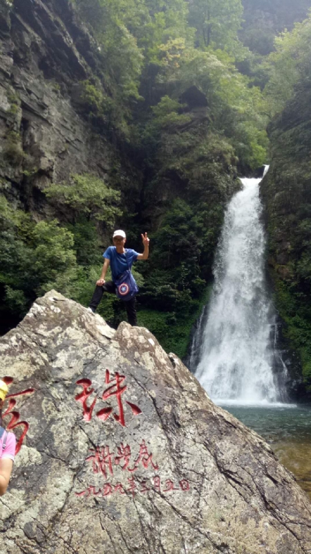 海岸岩崖的第一张照片--邢台相亲服务中心