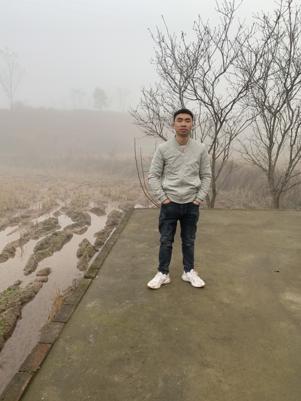 迷路的小猪的第一张照片--邢台相亲服务中心