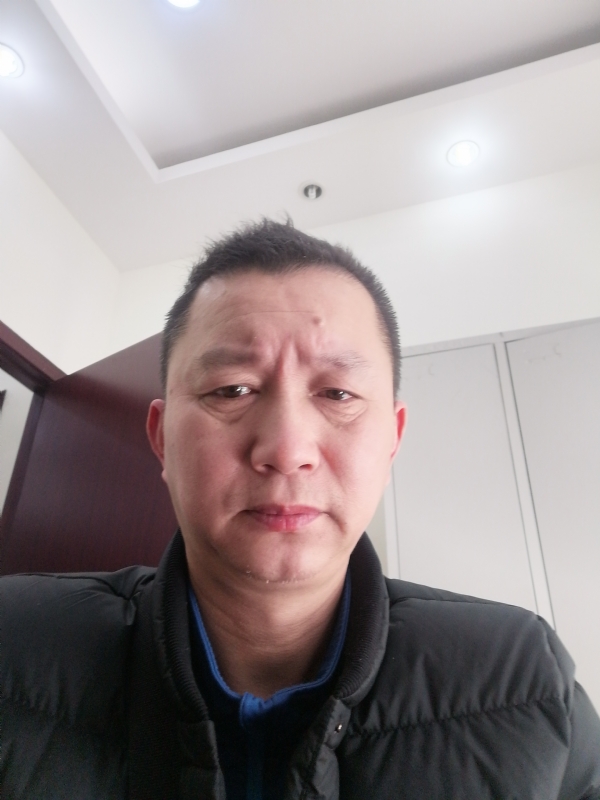 相视而笑的第一张照片--邢台相亲服务中心