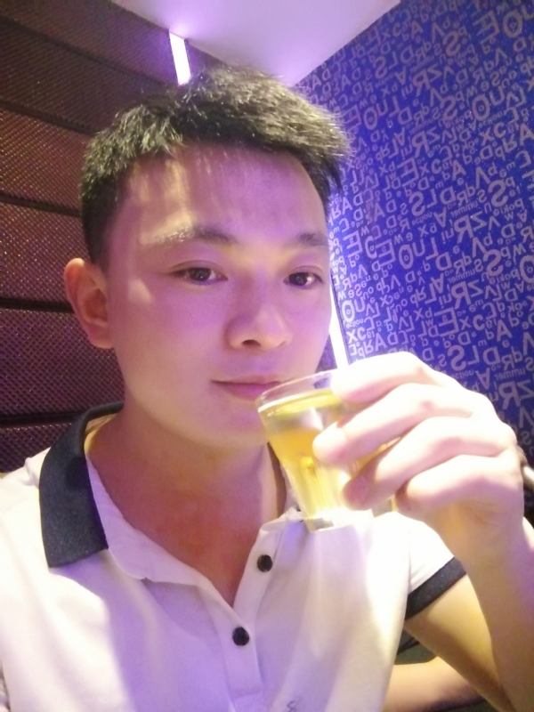 幸福的拥抱的第一张照片--邢台相亲服务中心