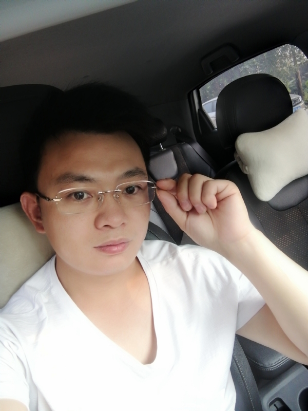 幸福的拥抱的第二张照片--邢台相亲服务中心