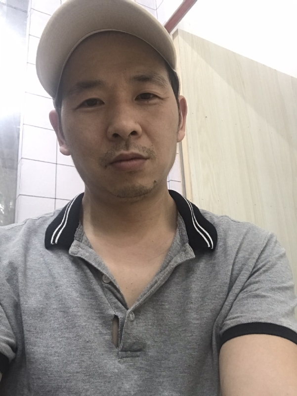 老何的第一张照片--邢台相亲服务中心