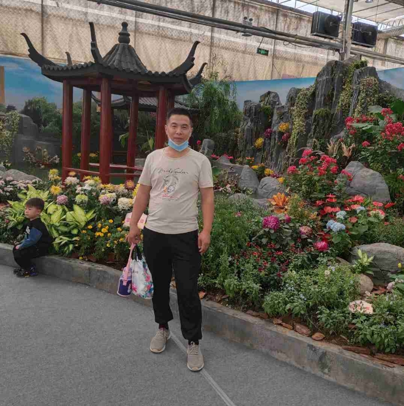 受伤的痴情男的第一张照片--邢台相亲服务中心