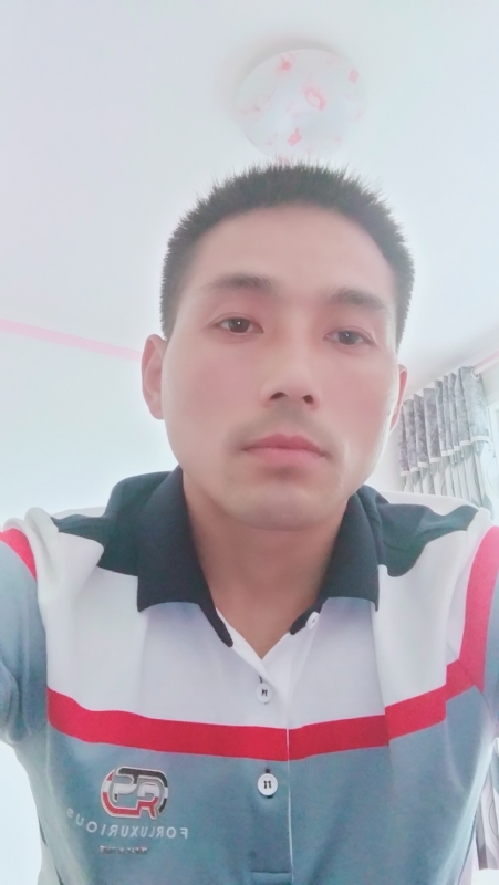 染红尘世的第二张照片--邢台相亲服务中心