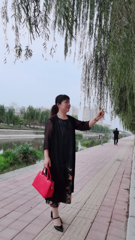 周本玲的第一张照片--邢台相亲服务中心