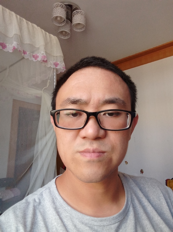 小涨常鸿的第一张照片--邢台相亲服务中心