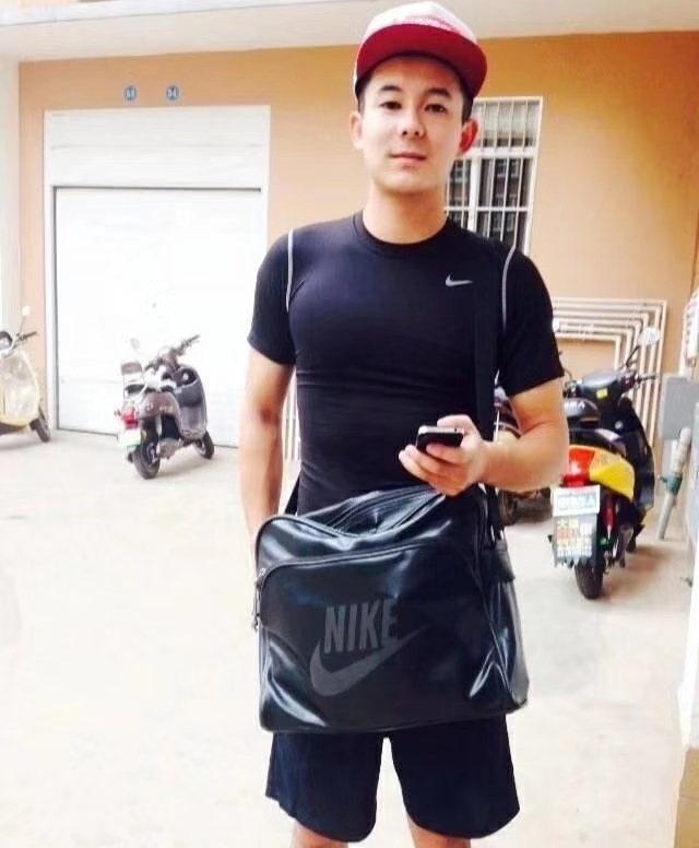 花花是只狗的第一张照片--邢台相亲服务中心