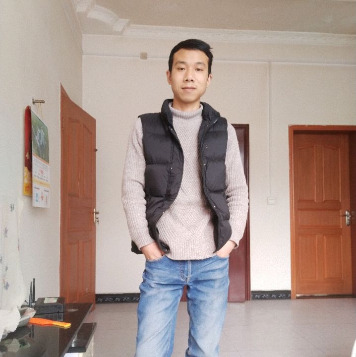 小伙子的第一张照片--邢台相亲服务中心