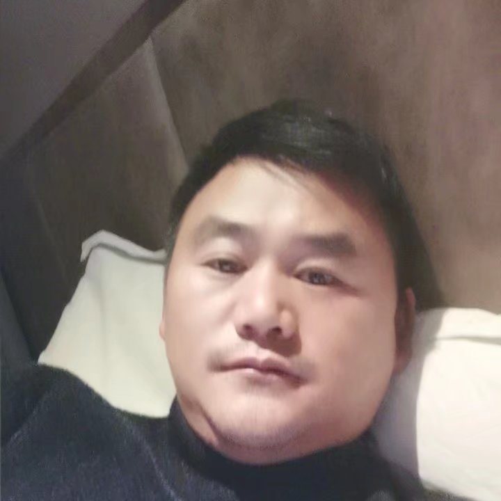 奔跑的第四张照片--邢台相亲服务中心