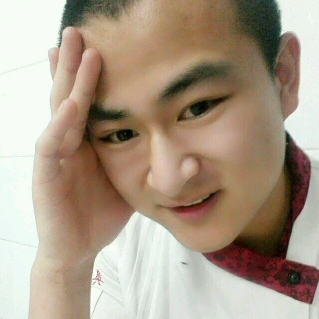 人潮拥挤的第一张照片--邢台相亲服务中心