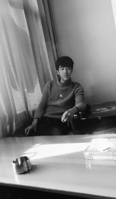 酷似小丑的第二张照片--邢台相亲服务中心