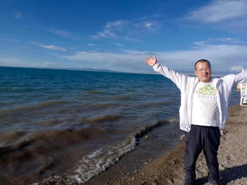 蜜蜂的第一张照片--邢台相亲服务中心