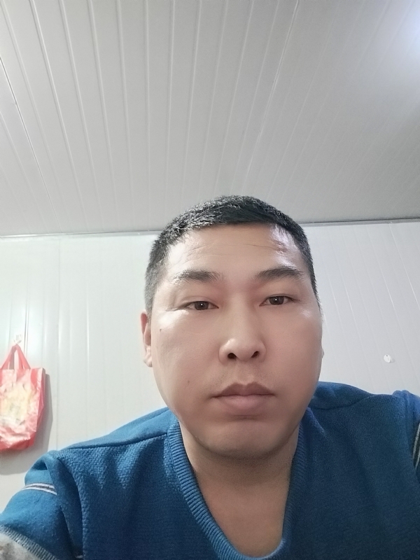 开着拖拉机去兜风的第一张照片--邢台相亲服务中心