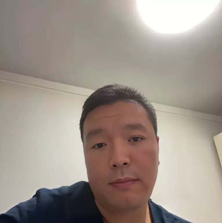 穿唐装的松鼠的第一张照片--邢台相亲服务中心