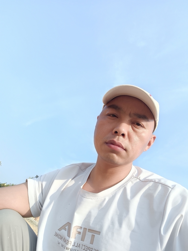 哥哥的第一张照片--邢台相亲服务中心