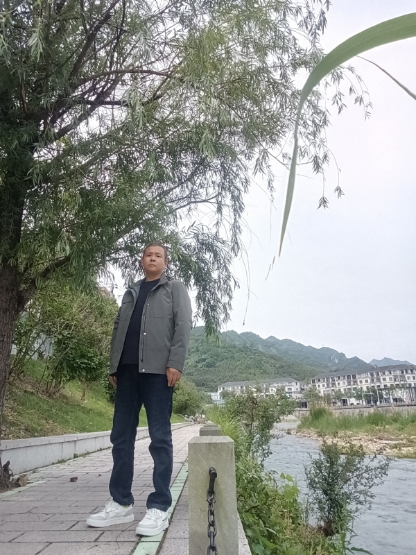 飞雪飘零的第一张照片--邢台相亲服务中心