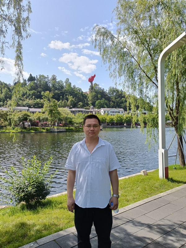 风雨相伴的第一张照片--邢台相亲服务中心