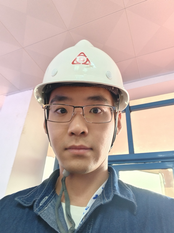 何鹏宇的第二张照片--邢台相亲服务中心