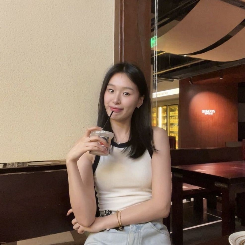 羽毛的第一张照片--邢台相亲服务中心