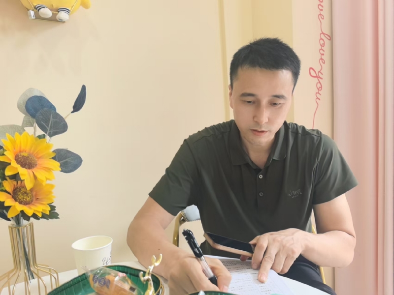 笑看一切的第二张照片--邢台相亲服务中心