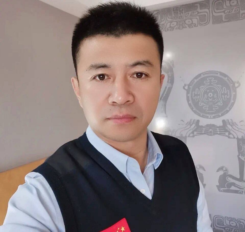 生在红旗下的第一张照片--邢台相亲服务中心