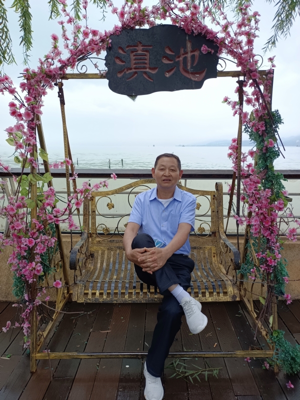 奋斗的第一张照片--邢台相亲服务中心