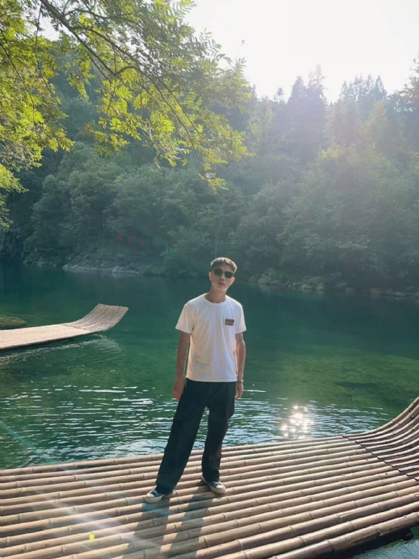 林言的第三张照片--邢台相亲服务中心