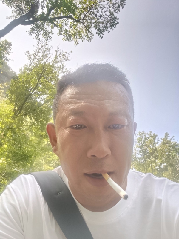 中年大叔的第一张照片--邢台相亲服务中心
